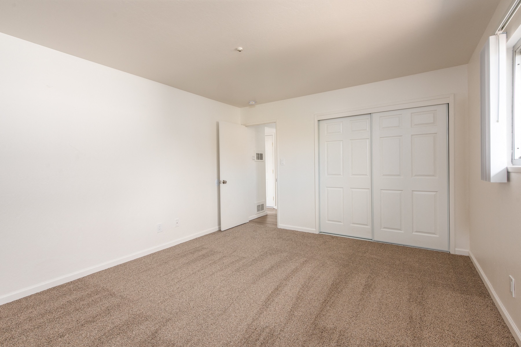 Los Robles Apartments photo 5